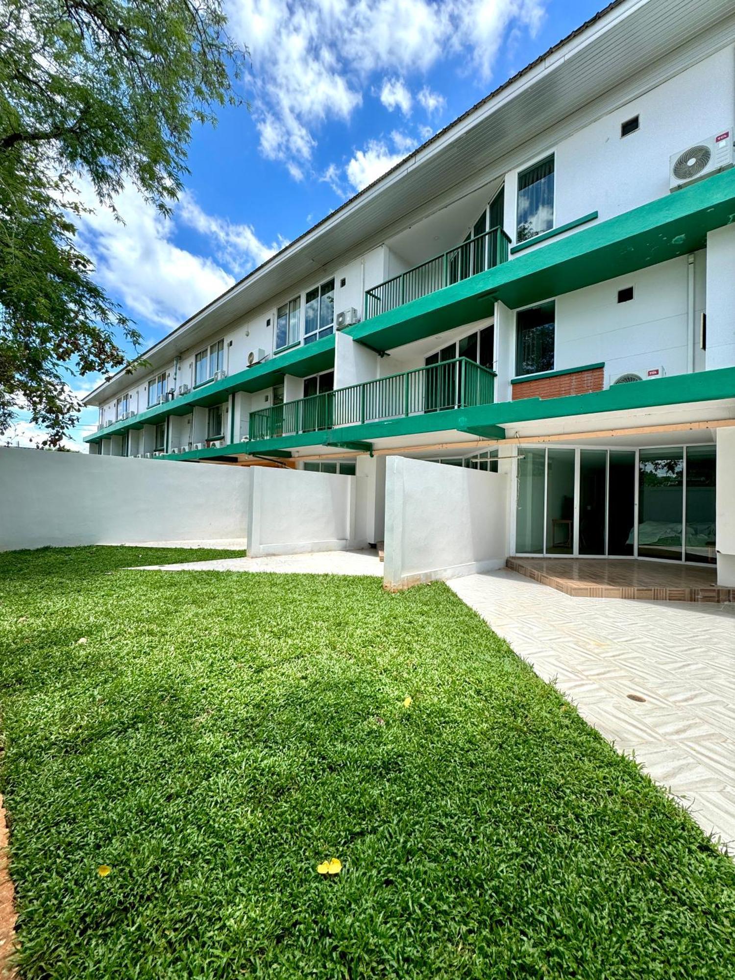 Plernpetch Hotel Surat Thani Ngoại thất bức ảnh